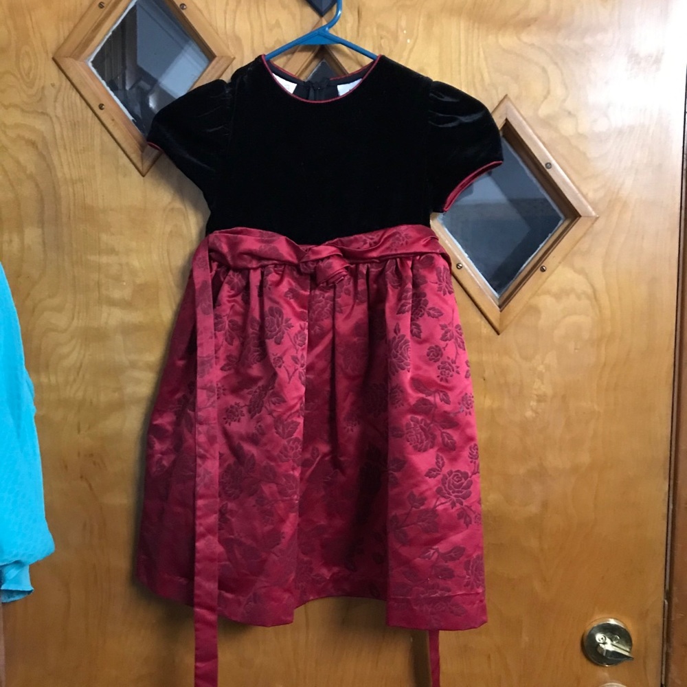 Girls Christmas dress by Youngland. Size 6X